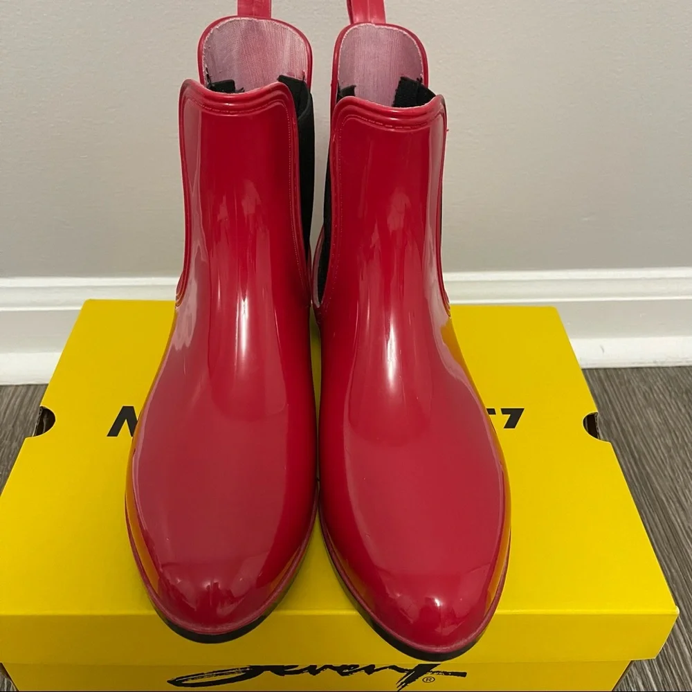 Seven7 Dover red rain boots size 9